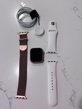Rose gold Apple Watch SE (40mm)